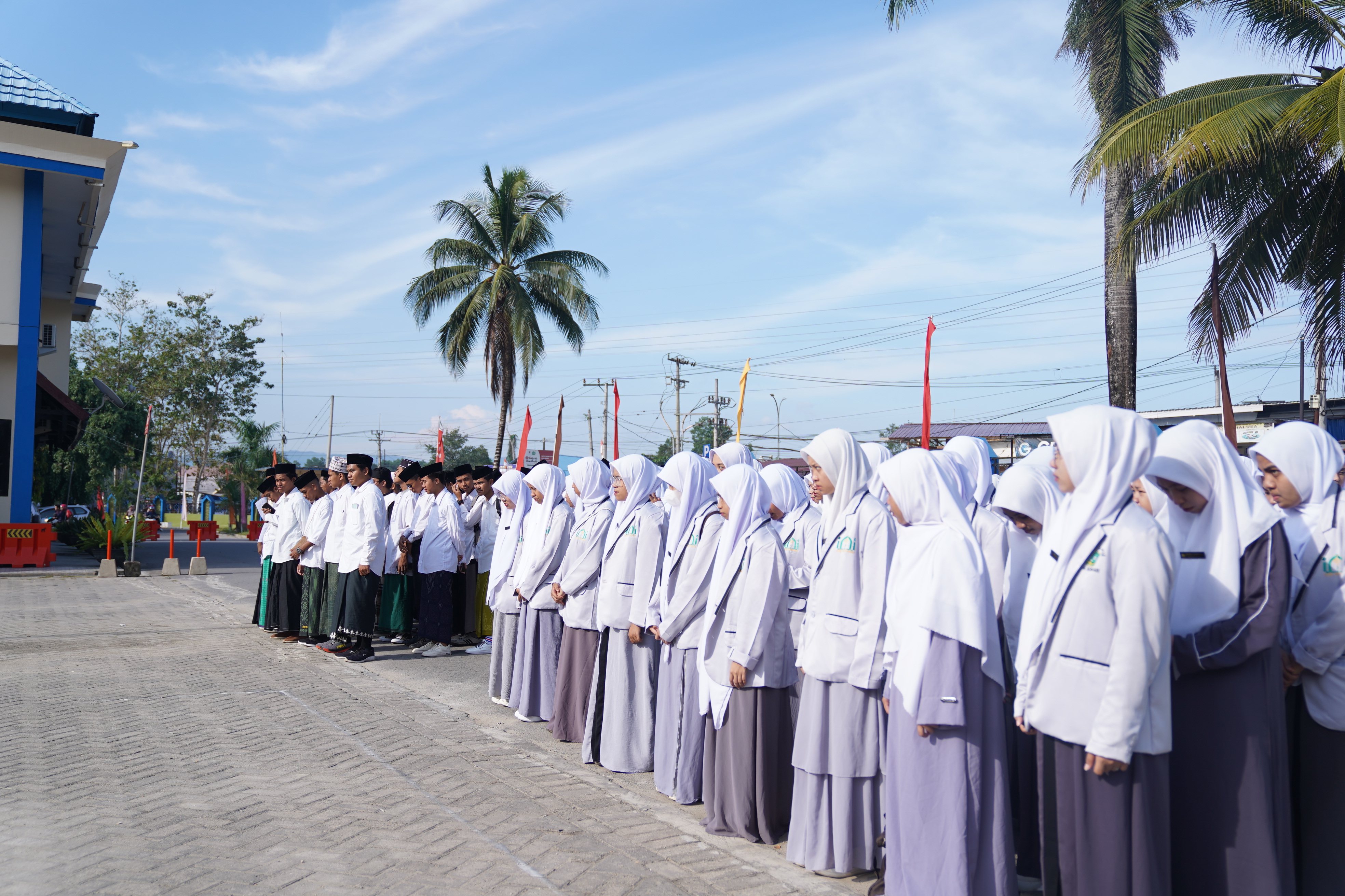 Pimpin Apel Peringatan Hari Santri, Karo AUAK IAIN Kendari Gaungkan Spirit Perjuangan Santri