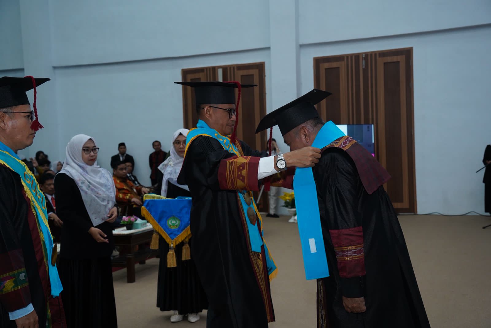 Rektor Kukuhkan Prof. Dr. Abdul Kadir, M.Pd. sebagai Guru Besar ke-14 IAIN Kendari