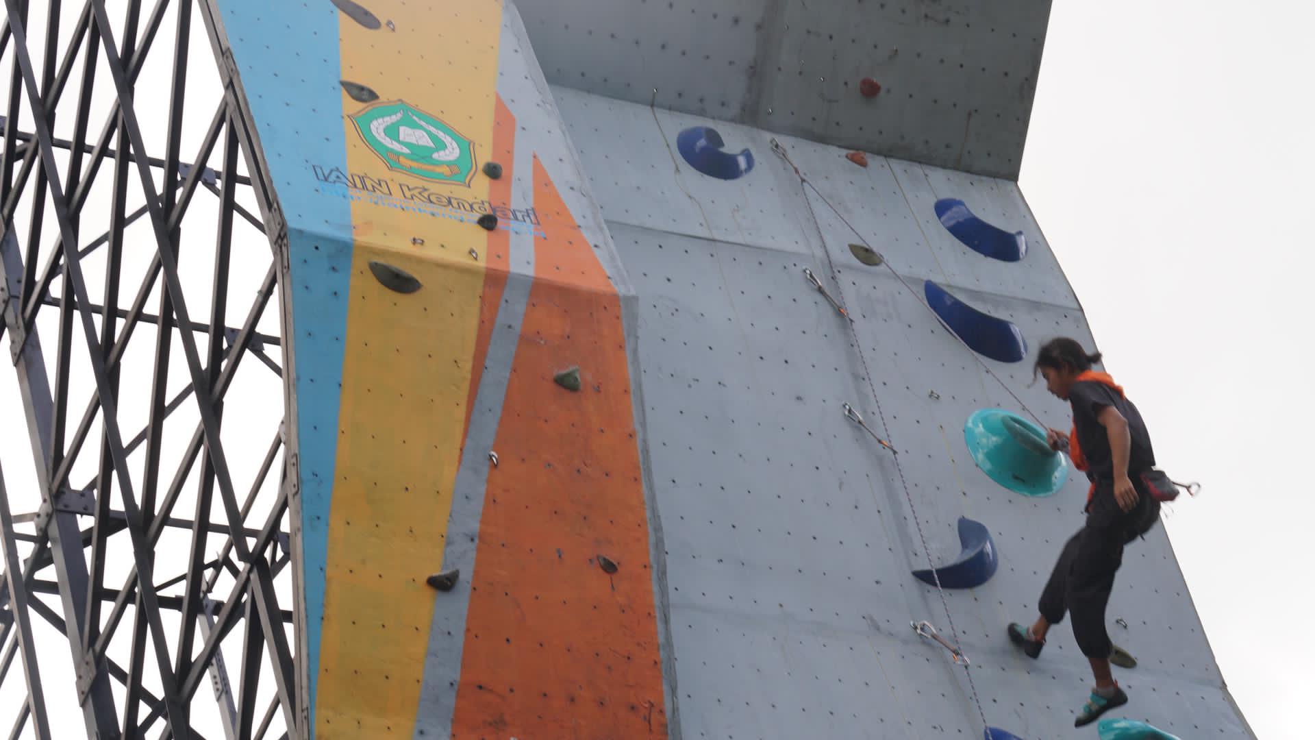Dorong Peningkatan Prestasi Olahraga, Rektor Resmikan Fasilitas Wall Climbing IAIN Kendari