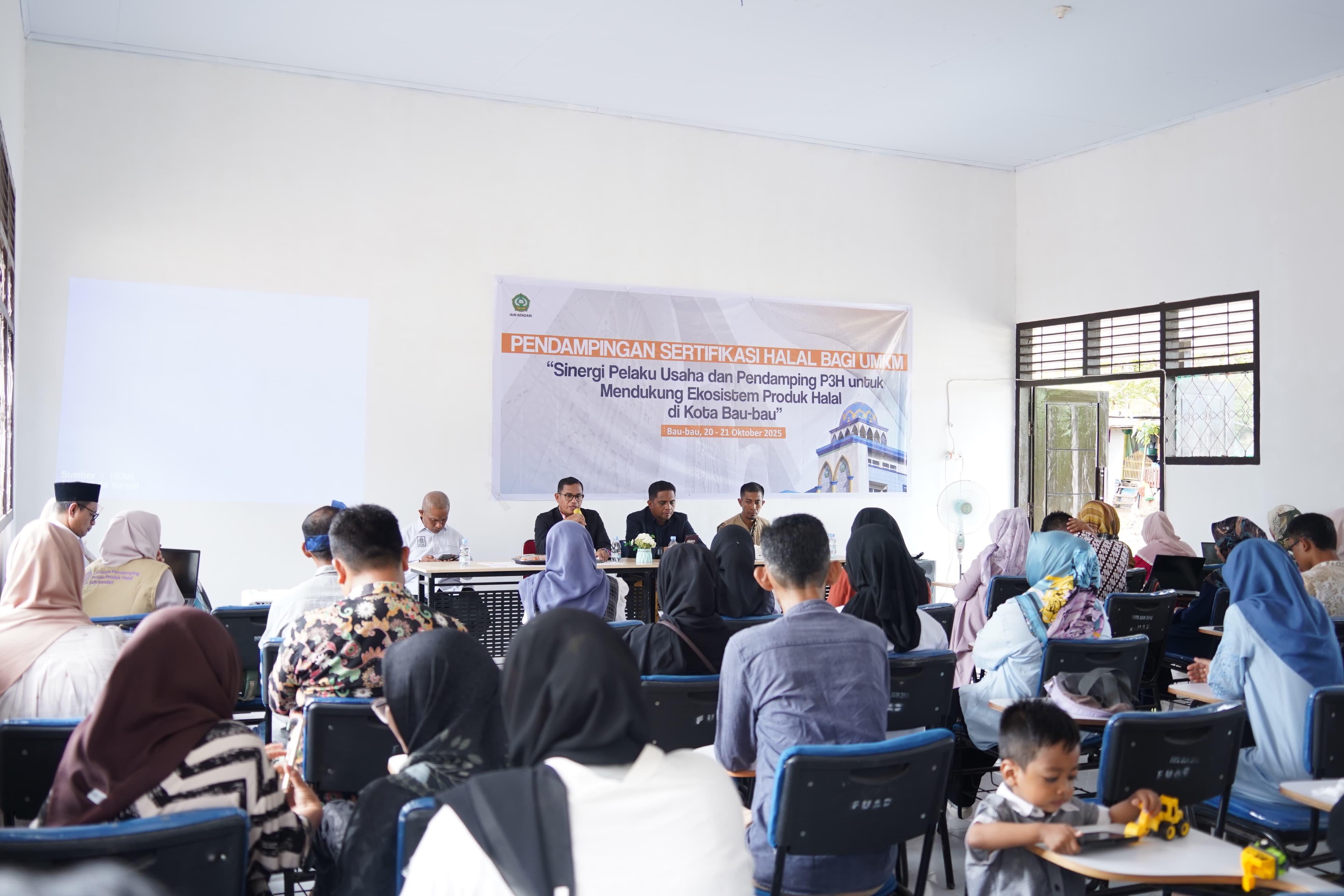 IAIN Kendari Gelar Pendampingan Sertifikasi Halal bagi UMKM di Kota Baubau