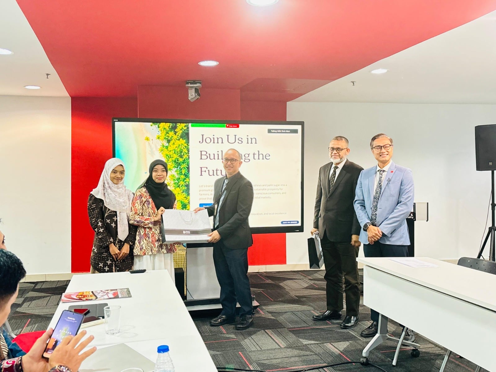 Mahasiswa Fakultas Syariah IAIN Kendari Raih Juara 1 pada International Business Pitch Challenge di MSU Malaysia