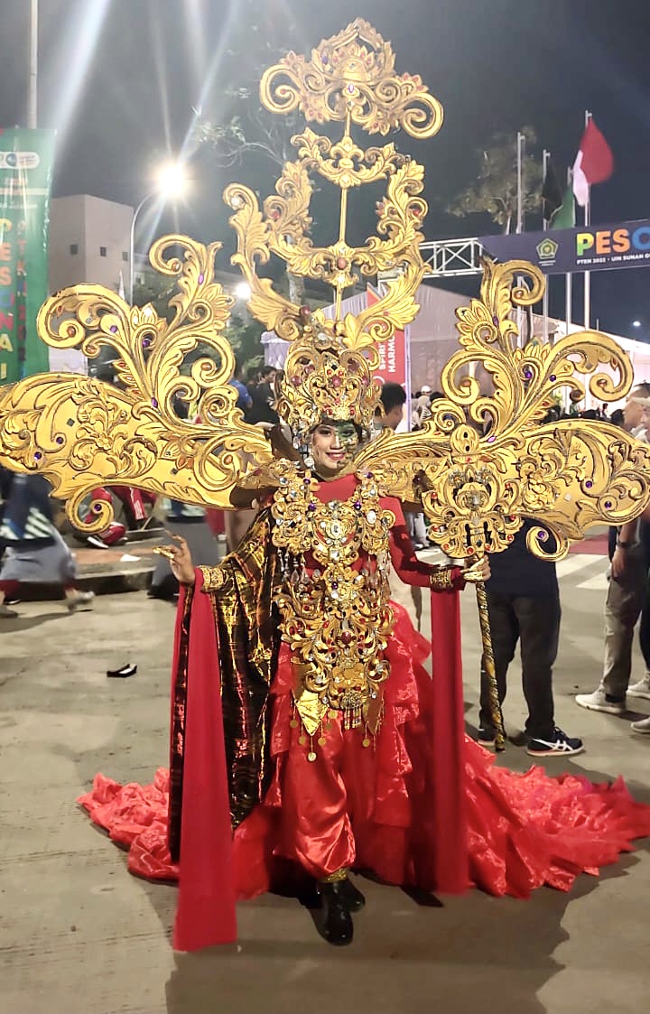 Kostum  Ethno Carnival Raja Buton Meriahkan Grand Opening Pesona PTKN UIN Bandung