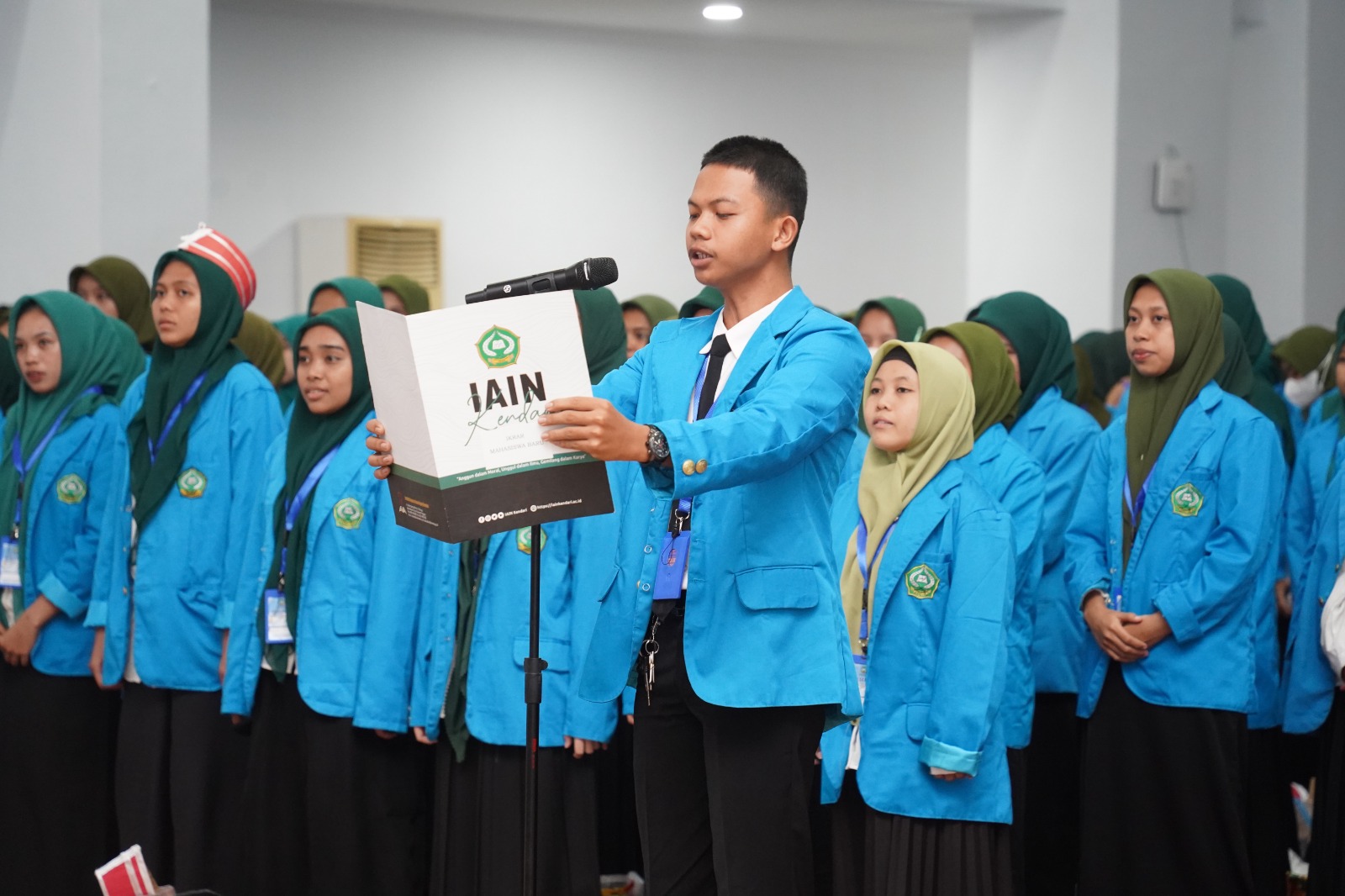 Kukuhkan 1.443 Mahasiswa Baru, Rektor IAIN Kendari Tekankan Pentingnya Ibadah dan Belajar