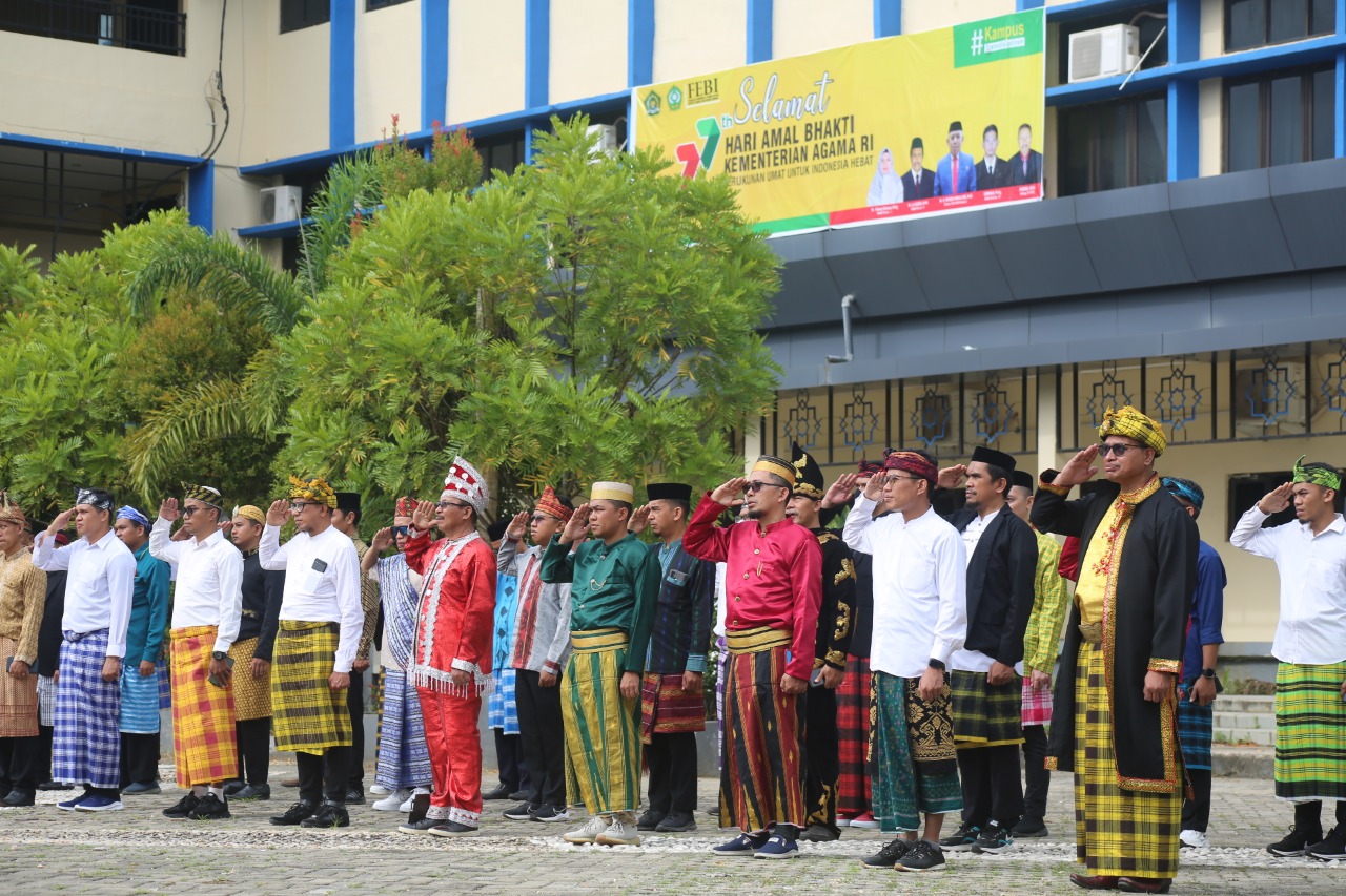 Dosen dan Pegawai IAIN Kendari Kenakan Baju Adat Nusantara Pada Upacara Peringatan HAB Ke-77 Kemenag RI
